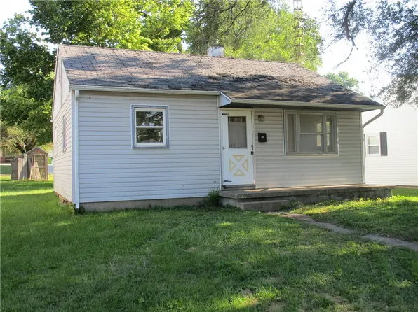 108 Macarthur Blvd, Pana, IL 62557