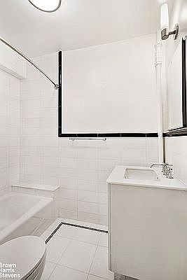 4th image of 231 E 76th St APT 5G