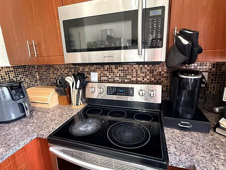340 E 5th St #202 — Photo 13