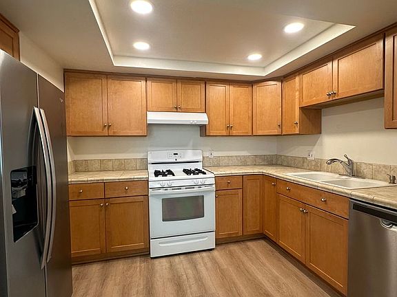 5th image of 1811 Bath St #B