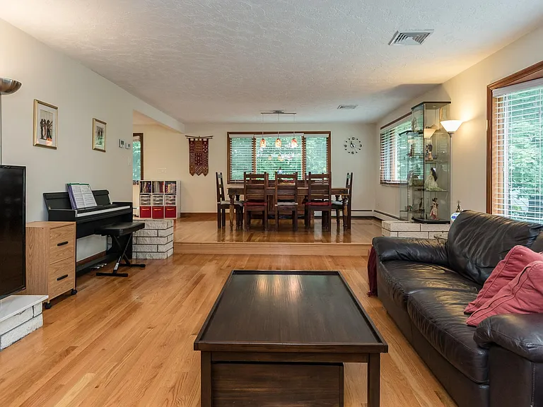 1 Radcliffe Rd — Photo 4
