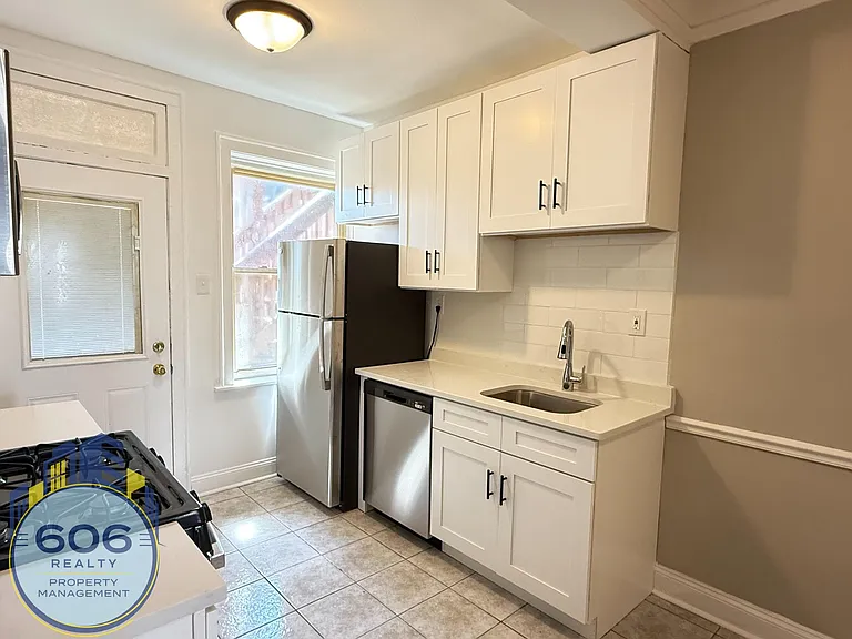 Spacious updated 6 Corners Apartments! — Photo 2