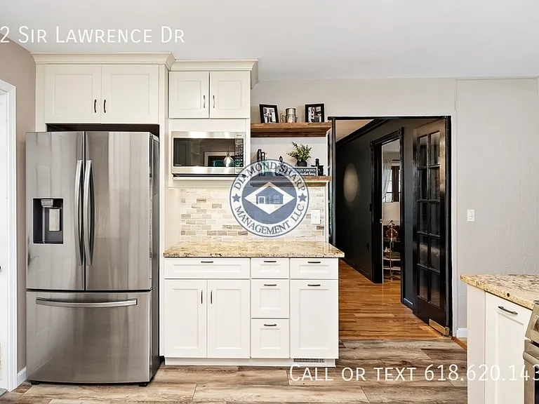 22 Sir Lawrence Dr — Photo 11