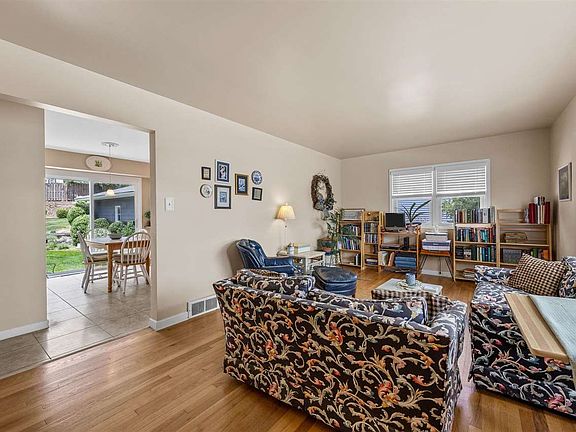 2nd image of 4016 Vine Ave SE