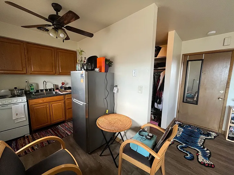 8420 W Greenfield Ave — Photo 5