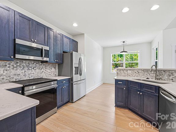 4th image of 97 Spence Dr