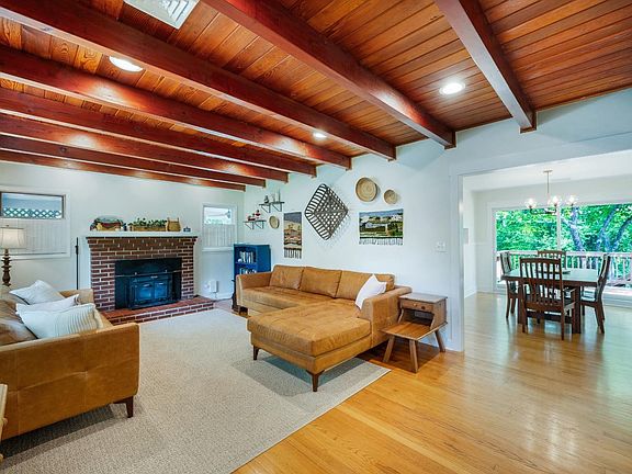 4th image of 132 Walton Dr