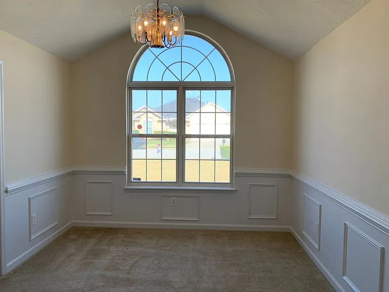 225 Taylor Cir — Photo 10