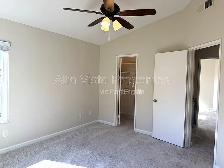 11877 Spruce Run Dr #B — Photo 14