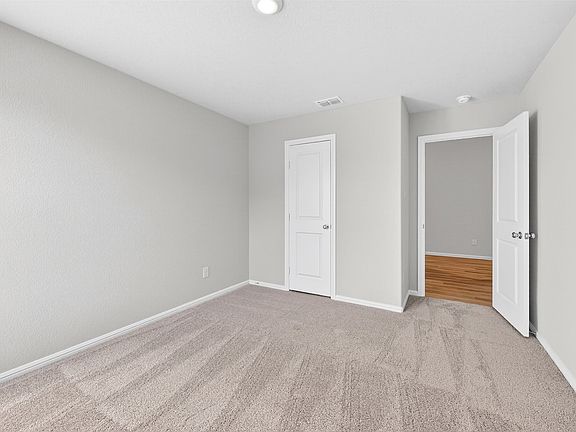 4th image of 3505 Kingdom Dr
