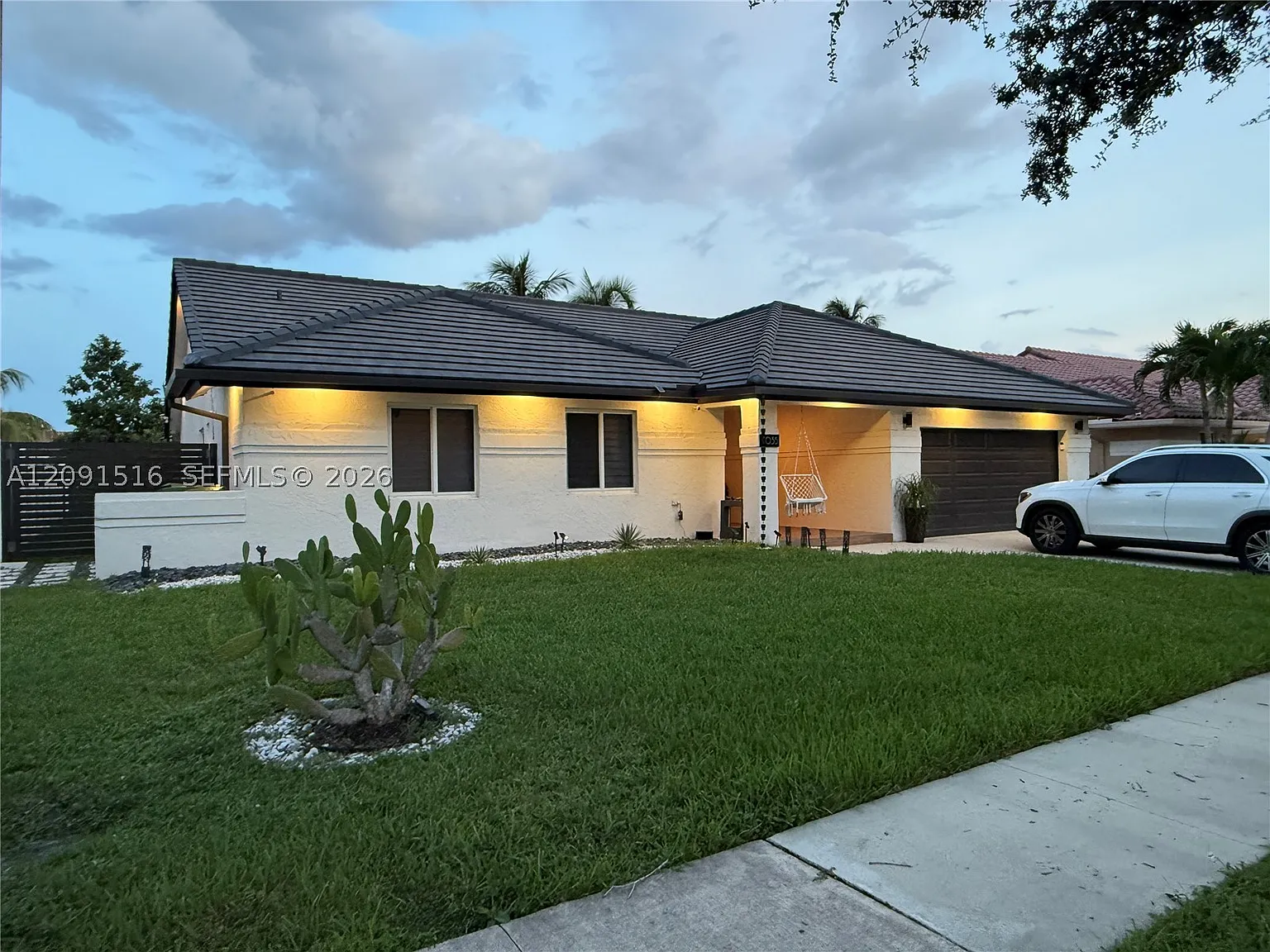 3 bed, 2.0 bath, 2106 sqft, $4,650 — Photo 1