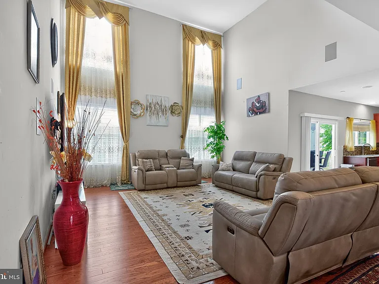 27 Wellington Ave — Photo 6