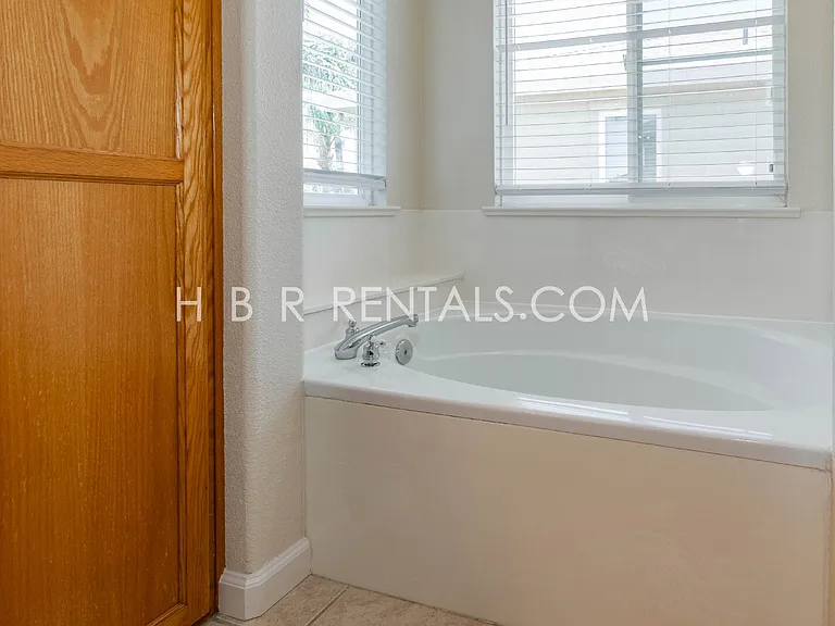 483 Summer Ln — Photo 17