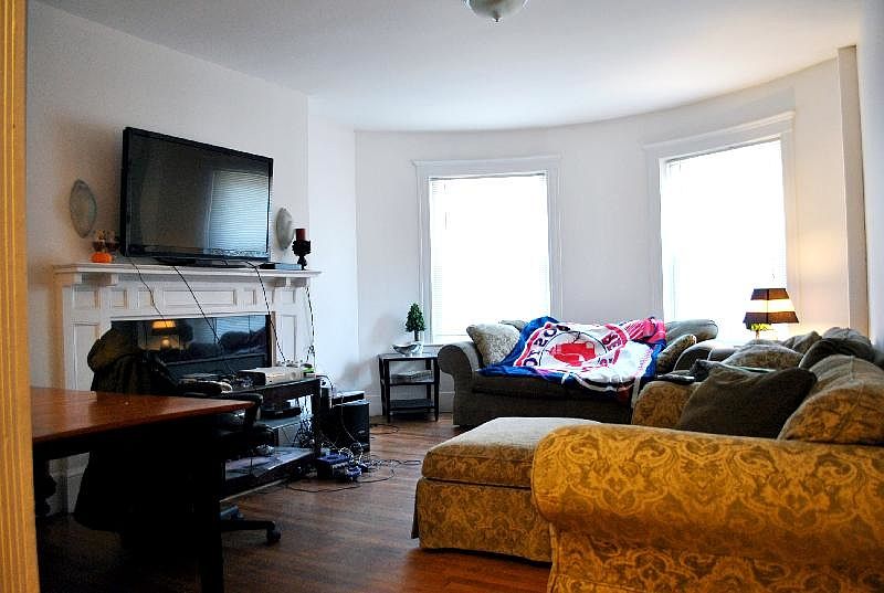 2nd image of 19 Saint Lukes Rd #6KD