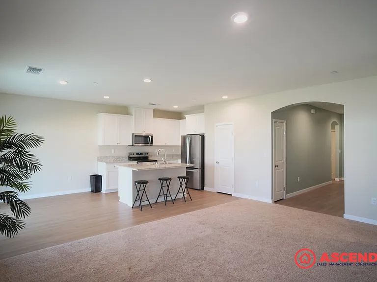 1018 Warwickshire Ave — Photo 12