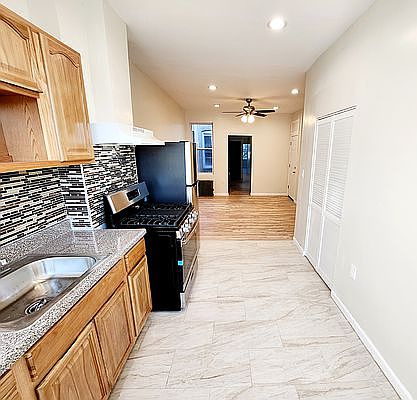 3rd image of 3044 44th St APT 3R