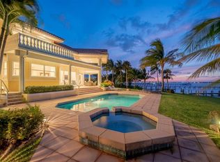 901 SE Riverside Dr, Stuart, FL 34996