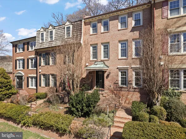 2369 S Queen St, Arlington, VA 22202