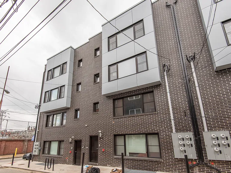 2545-47 Montrose St #BB — Photo 21
