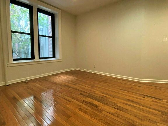 3rd image of 901 Washington Ave APT 1L