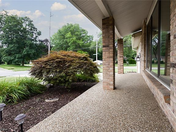 4th image of 2805 Bears Den Ct