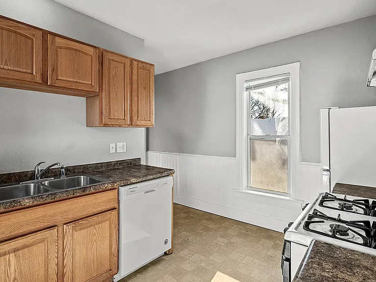 861 Marion St #2 — Photo 6