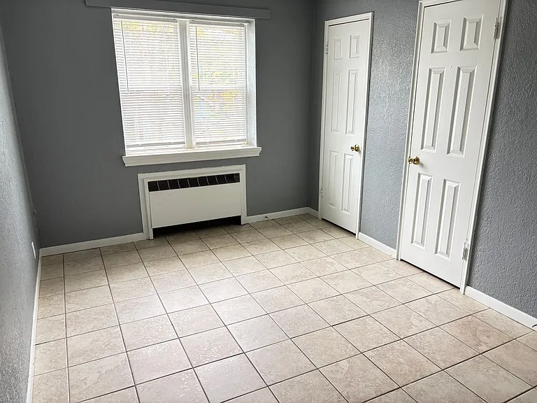 Hoagland Apartments — Photo 16
