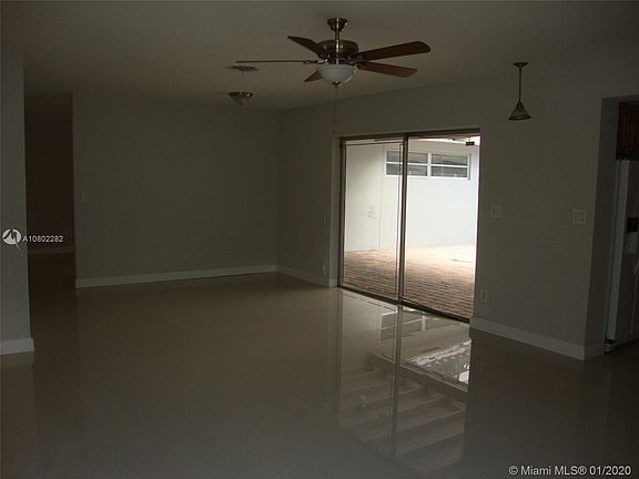 5th image of 20325 NE 20th Ct