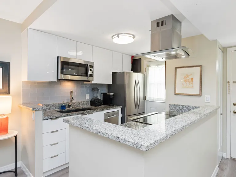 1021 3rd St S #102 — Photo 3