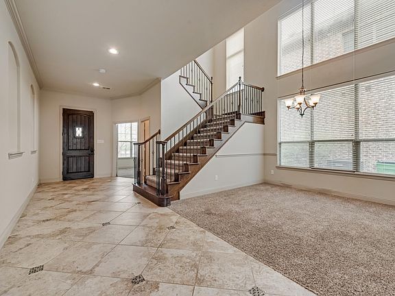 3rd image of 821 Lake Meadow Ln