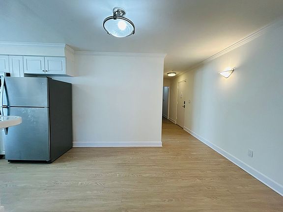 5th image of 1827 Veteran Ave APT 9