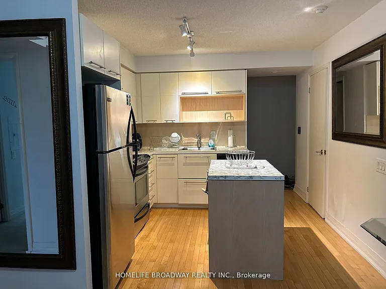 25 Carlton St #1310 — Photo 7