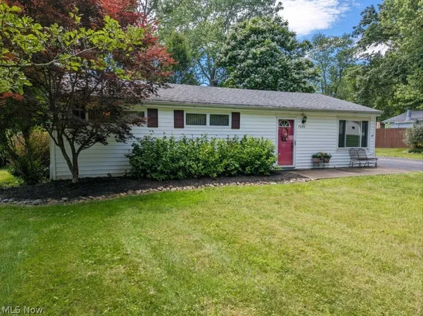 7690 Crestwood Ln, Northfield, OH 44067