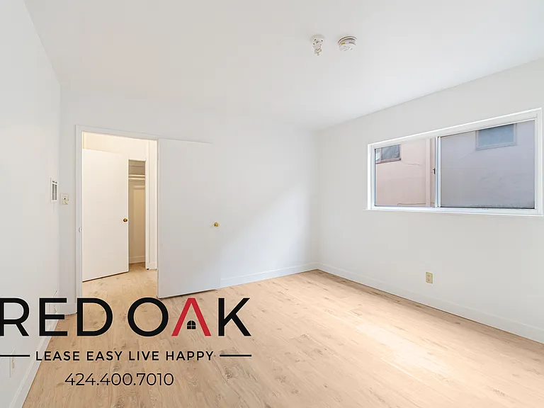 3925 Roxanne Ave #4 — Photo 10