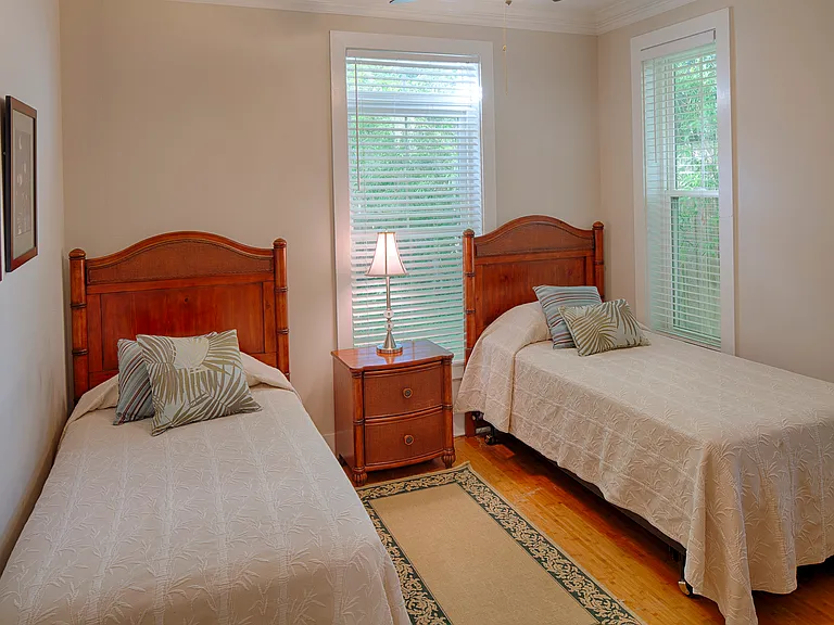 3206 Robertson Ave — Photo 29