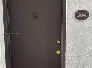 5221 Geneva Way APT 304, Doral, FL 33166