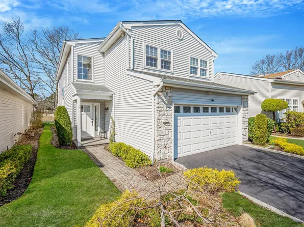 144 Fairfield Drive, Holbrook, NY 11741