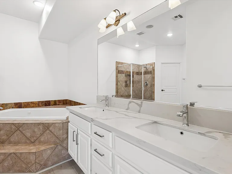10011 N 1st Ave — Photo 18