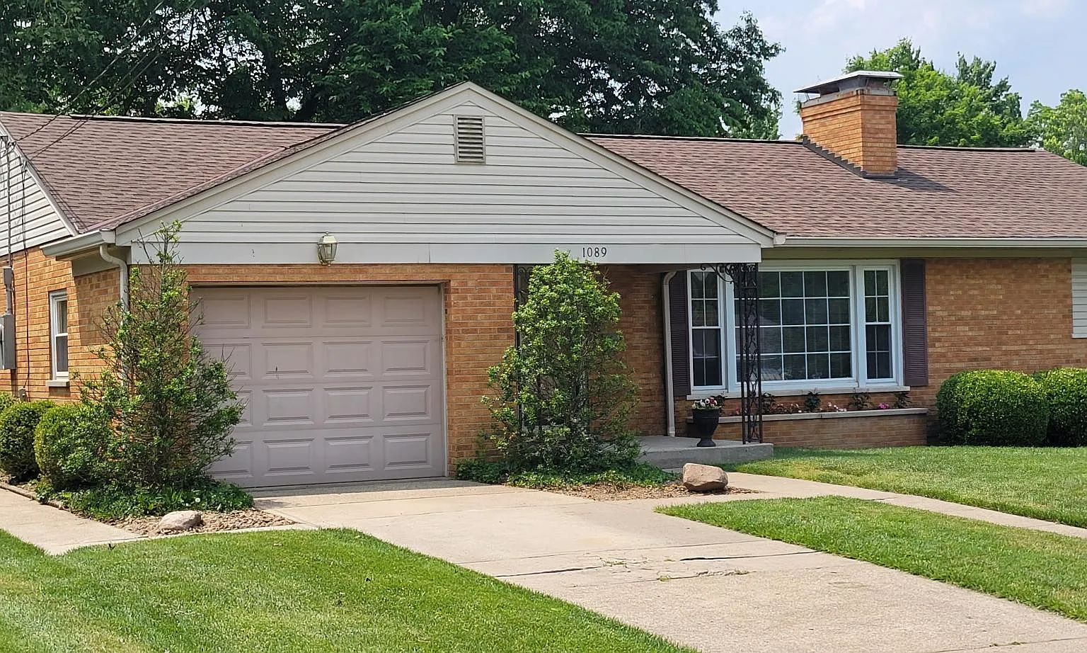 1089 Rosetree Ln — Photo 2