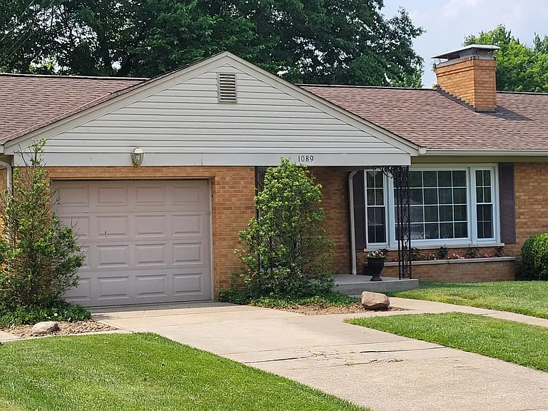 1089 Rosetree Ln — Photo 2