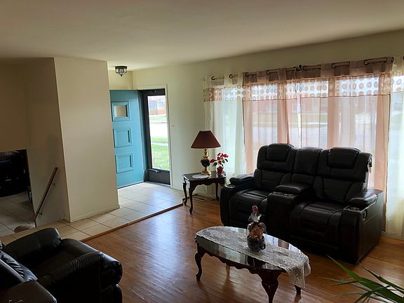 4th image of 172 N Pamela Dr