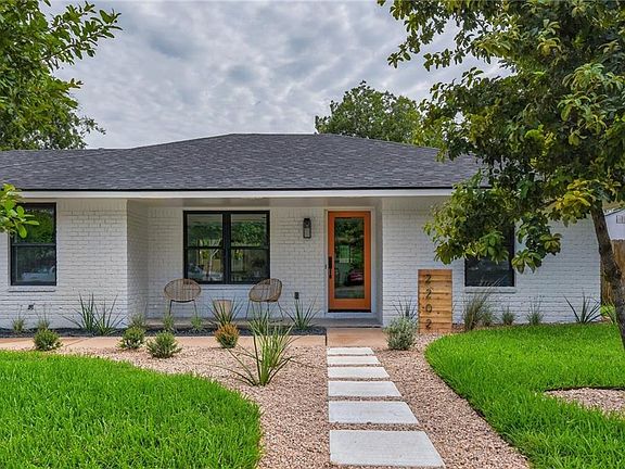 3rd image of 2202 Teakwood Dr