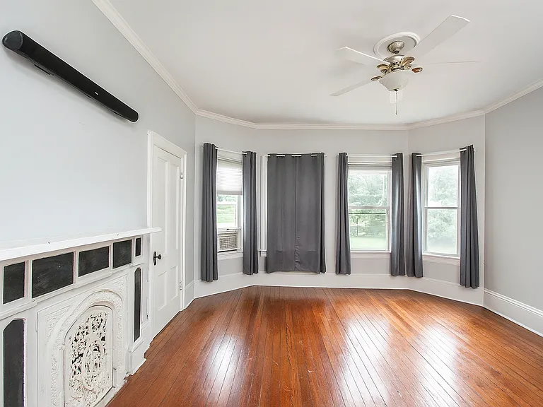 192 Main St #1 — Photo 3