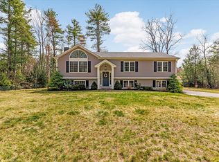 14 Chicopee Dr, Hubbardston, MA 01452