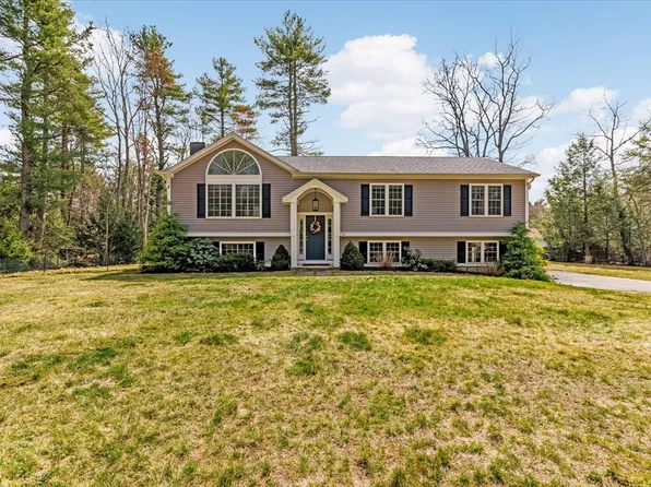 14 Chicopee Dr, Hubbardston, MA 01452