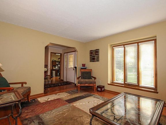 5th image of 11597 Coventry Ave NW