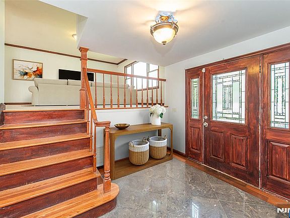 3rd image of 728 Prospect St