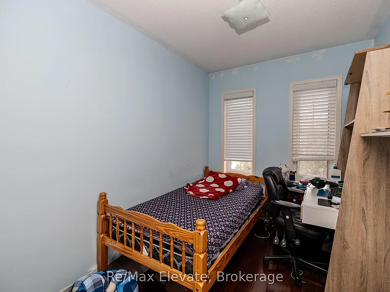 137 Conn Smythe Dr — Photo 8