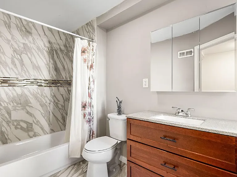 2157 N Franklin St — Photo 9