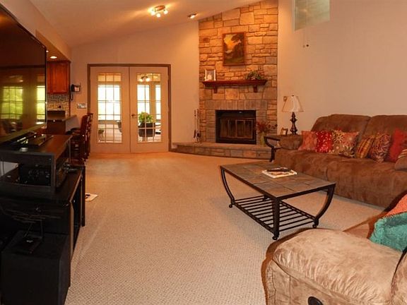 3rd image of 8019 Peach Blossom Ln